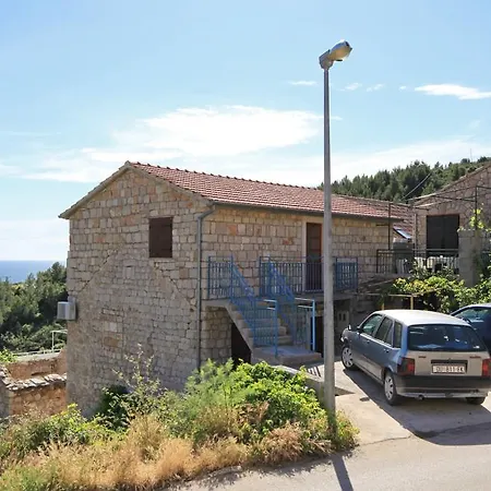 Ivan Dolac 8797a * Jelsa (Hvar)